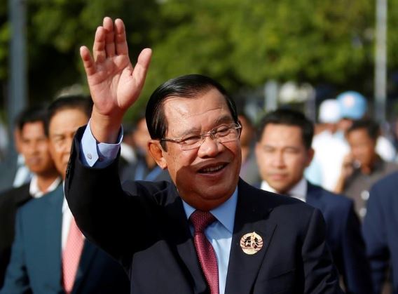 رئيس وزراء كمبوديا هون سين في فنومبينه يوم 28 يونيو حزيران 2019. تصوير: سامرانج برينج - رويترز